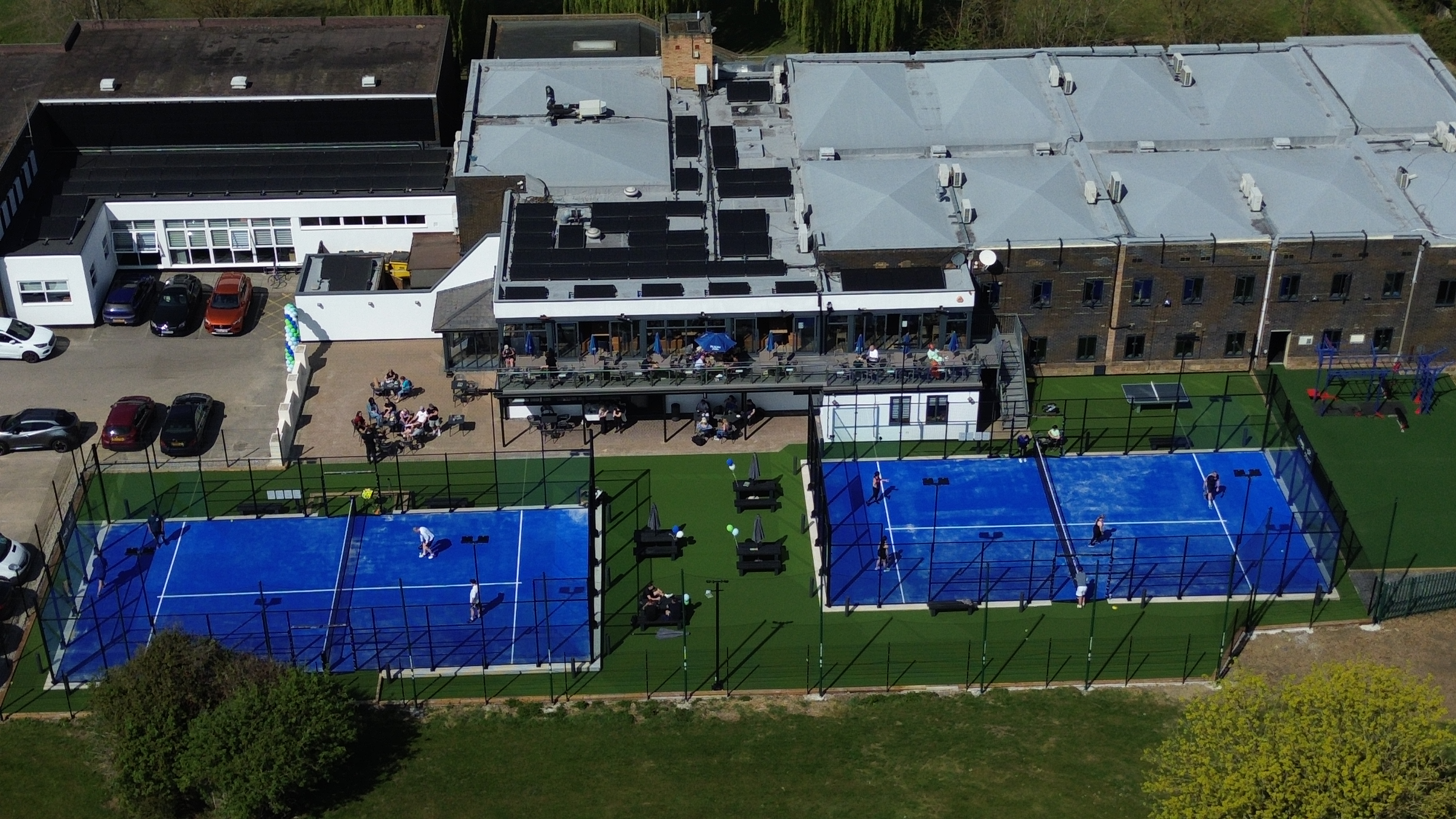 Madison House padel court